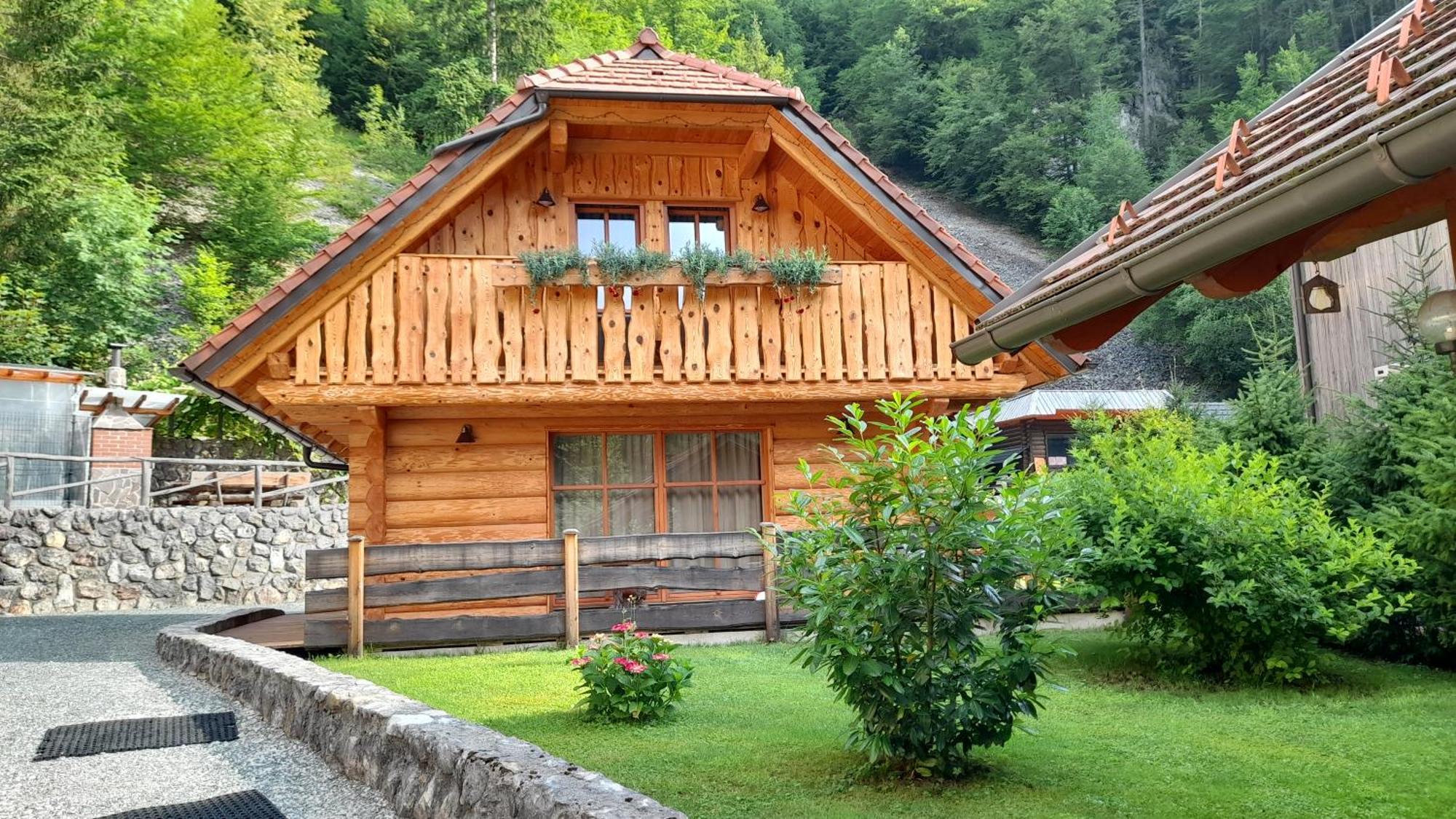Apartma In Bungalov Jezerci Gozd Martuljek Exterior photo
