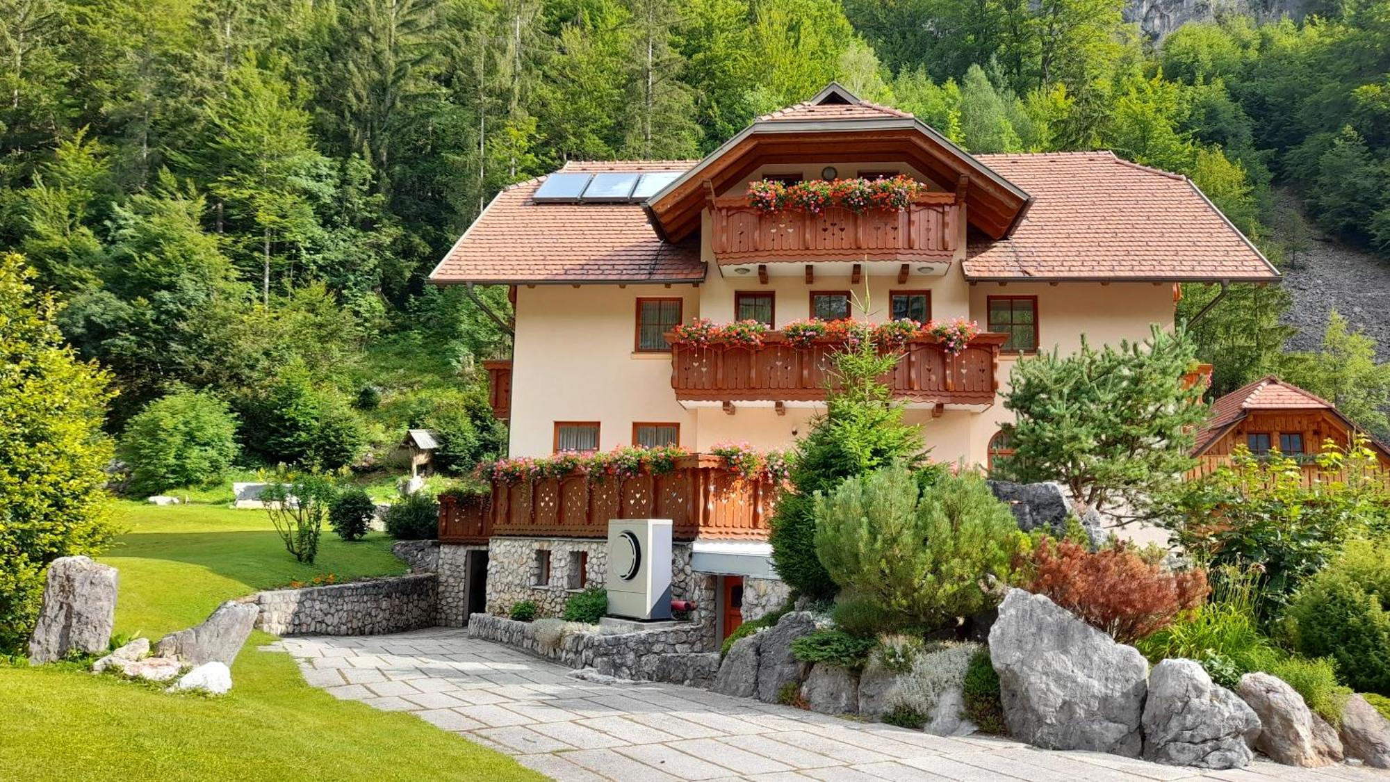 Apartma In Bungalov Jezerci Gozd Martuljek Exterior photo