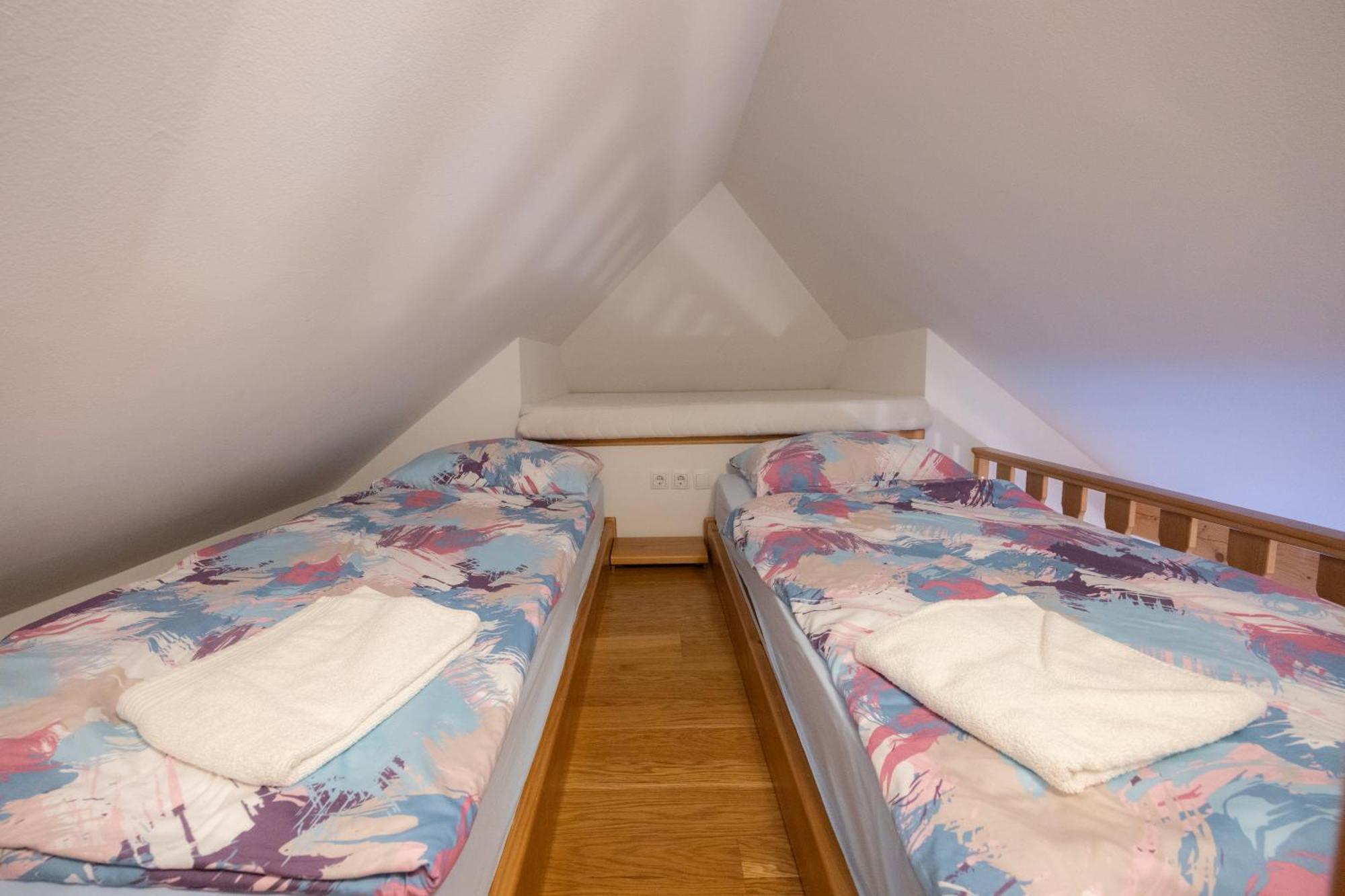 Apartma In Bungalov Jezerci Gozd Martuljek Exterior photo